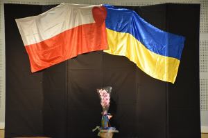 Koncert wiosenny - flagi Polski i Ukrainy