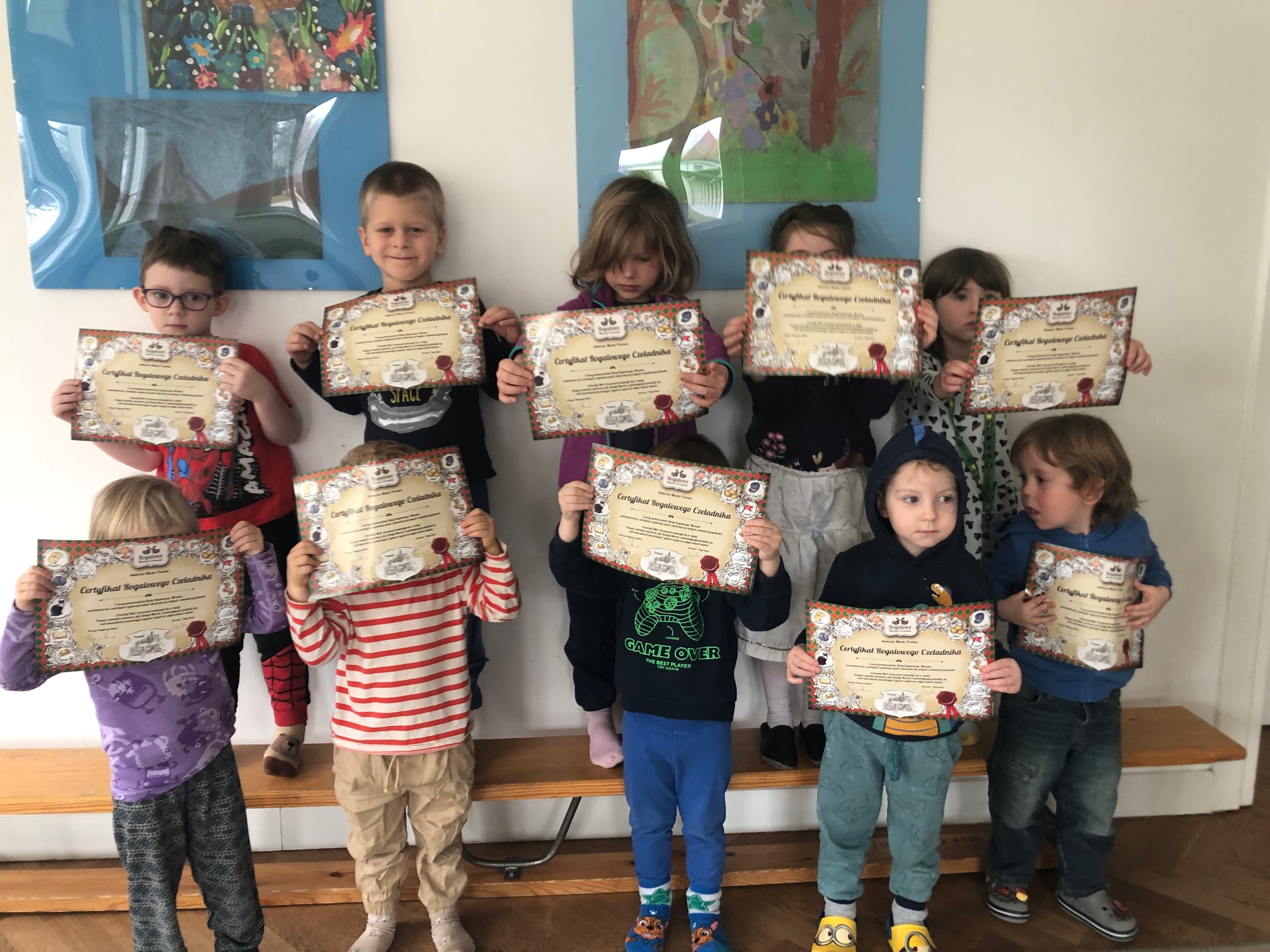 Zdjęcie przedstawia dzieci z AKP