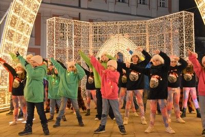 Powitanie Sztrykowanej Choinki - uczestnicy - zdjęcie